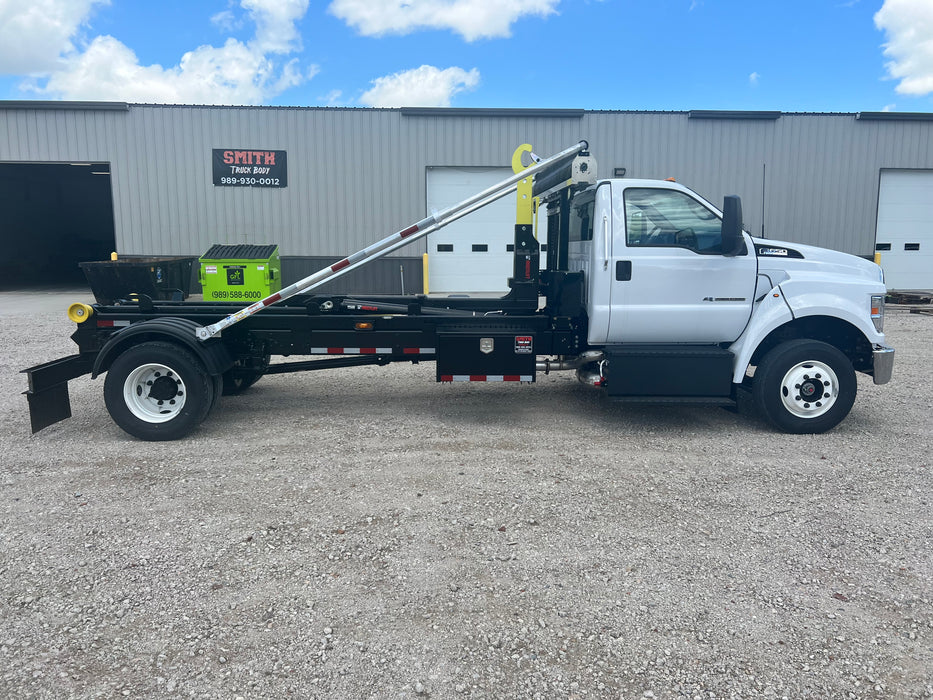 Ford F650 Roll-Rite DC203